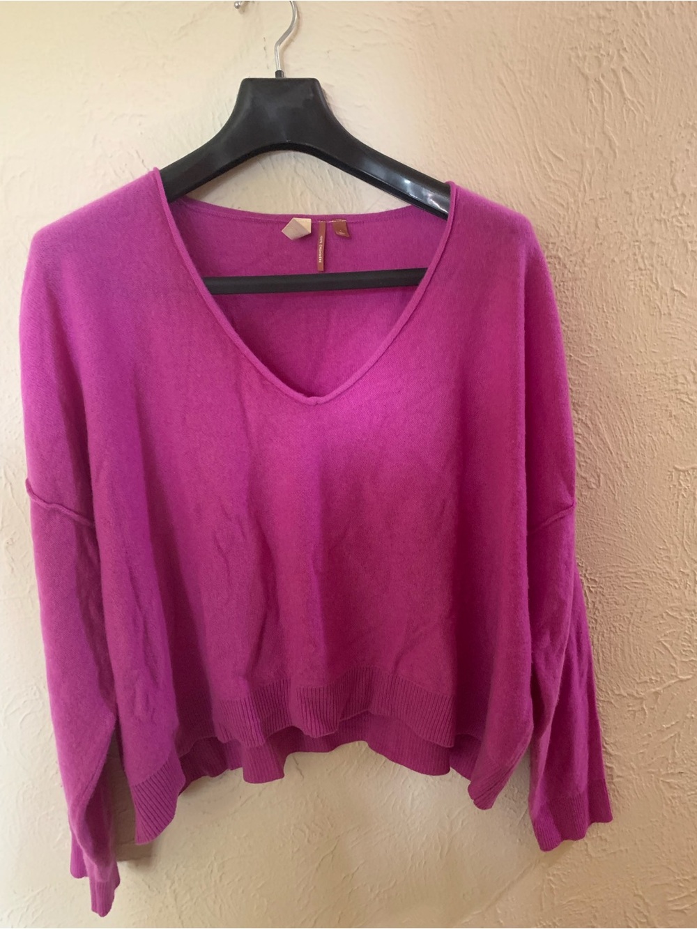 Pilcro V-Neck Cropped Cashmere Sweater - Fuchsia